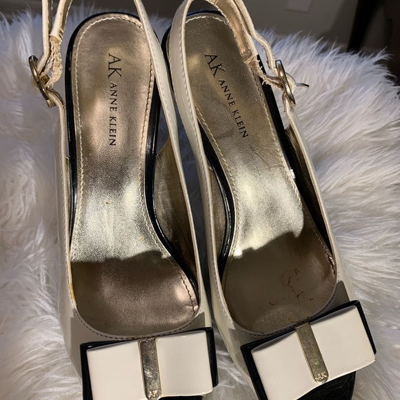 Ann Klein Classic black/white Pumps - Picture 7 of 9
